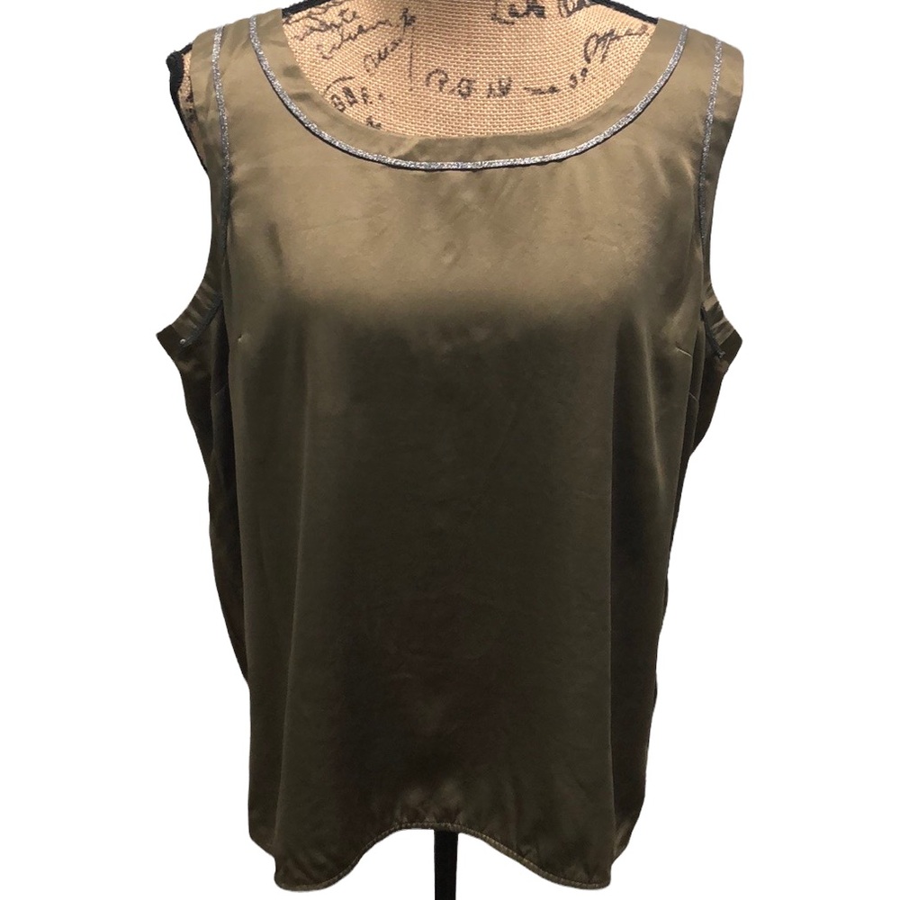 {Lafayette 148 New York} Silk Sleeveless Scoop Neck Blouse